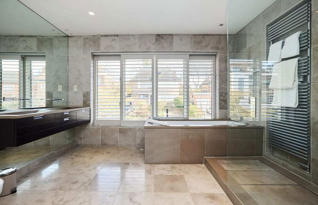 The Hampstead Garden Hideaway - 5bdr Home With Pool and Garden - Foto 48