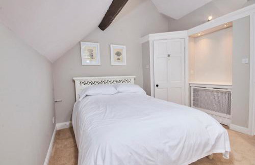 Postman's Knock - Photo 16