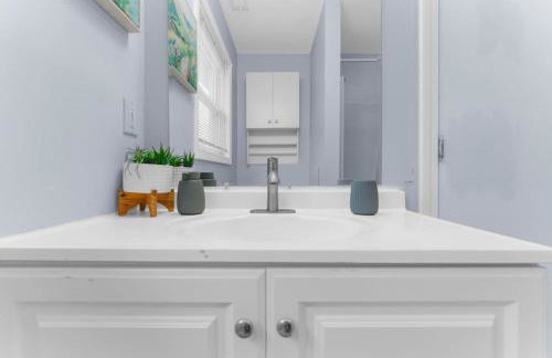 Willow Haven 2BR Cozy Retreat, Close to Hartford - Foto 38