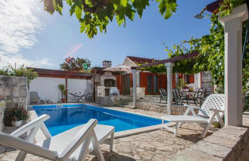 Countryside Family Villa with Private Pool - Photo 1