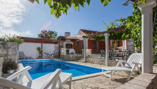 Countryside Family Villa with Private Pool - Photo 1