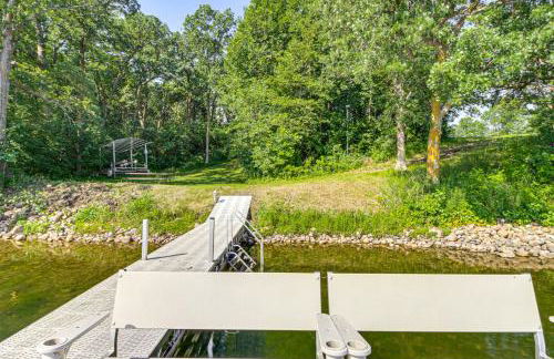 Elbow Lake Escape with Dock in Underwood! - Foto 26