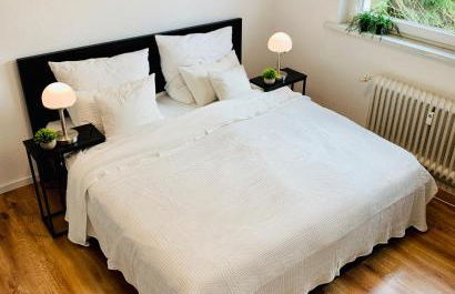 Direkte Uninähe: Ferienwohnung mit großem Doppelbett, Küchenzeile und neu renoviertem Badezimmer - Photo 1