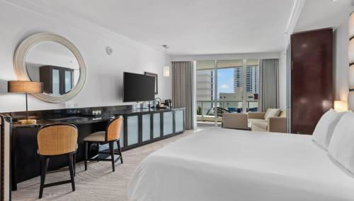 FontaineBleau Resort, with Balcony 10 min from SoBe - Foto 3