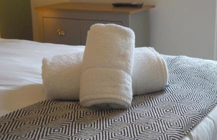 4 Bed - Parking - Close to M4 - Ideal for Work - Foto 9