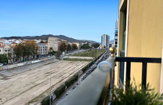 Skysea Malaga Centro frente al Rio - Photo 29