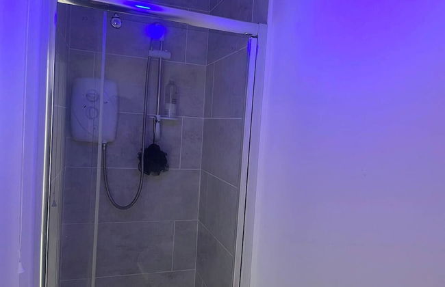 Stylish 1-bed Apt - Sleeps 4 - Parking - Wifi - Foto 16