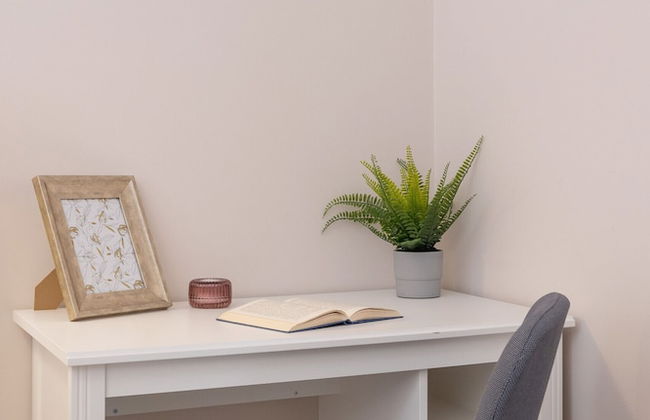 Apartment With Garden by Renters - Photo 48