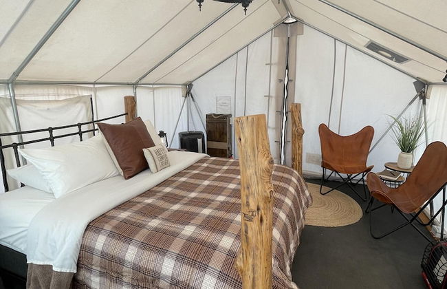 Cozy Glamping Retreat Between Zion & Bryce Canyon - Photo 3