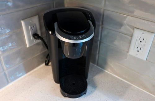 Modern Townhome, Large Game Room, 10min to Downtown! Sleeps 10! - Foto 34