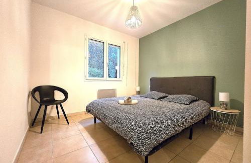 Le Parc Jean Édouard - Spa avec jacuzzi privé - Superbe villa 4 chambres - 9 couchages - 6 lits - Poêle - Parking - Climatisation réversible- Terrasse ombragée et grand jardin - Foto 39