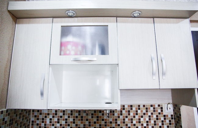 Pool View 2BR Mutiara Bekasi Apartment - Photo 16