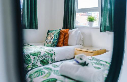 Stunning Riverside 3-Bed Home by 53 Degrees Property in Manchester with Garden & FREE Parking! - Foto 23