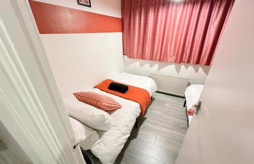 Spacious Luton Airport Accommodation - Perfect for Contractors, Families, Tourists & Long Stays - Foto 30