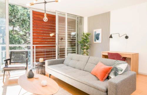 HomeForGuest Design Attic Apartment FREE Parking - Foto 2