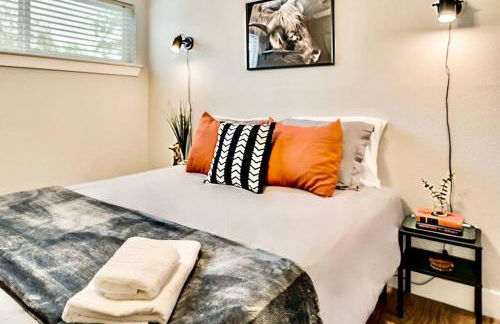 Global Cup Love for Dallas - Close to Deep Ellum & AAC - Foto 3