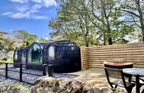 Luxury coastal retreat with sea views - Photo 17