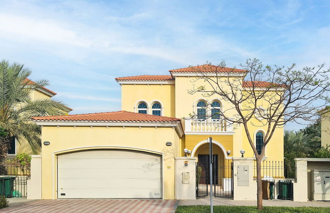 Venduras- Luxe 3BR Villa Jumeirah Park - Photo 26