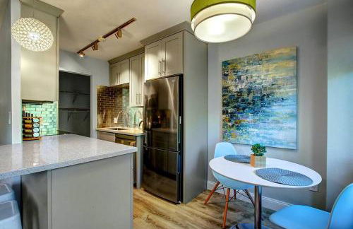 Modern Coastal Downtown, King bed, Work Desk, Kitchen - Foto 13