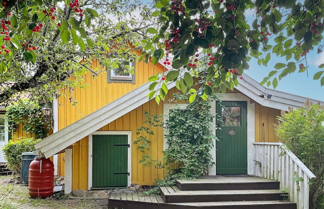 7 Person Holiday Home in Axvall - Foto 1