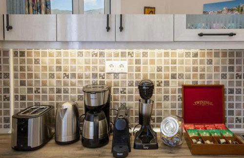 Ruby's summer house with spacious garden and free parking - Foto 7