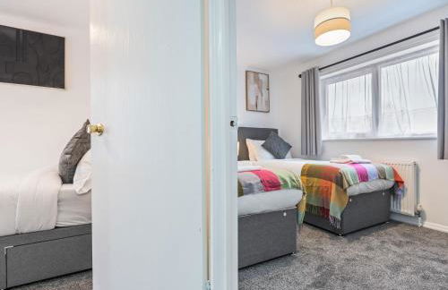 Telford Centre House with Parking, Garden, Wi-Fi - Photo 10