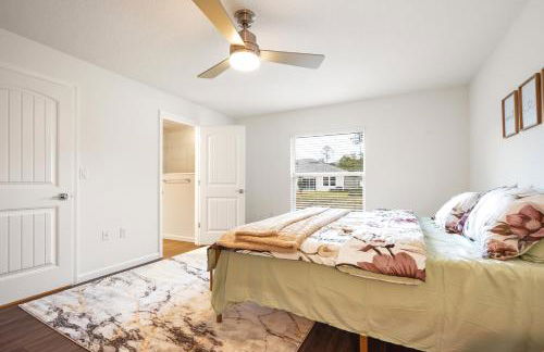 Coastal Vibes & Family Fun-Spacious 3BR, Kidz Zone, Desirable Neighborhood - Photo 16