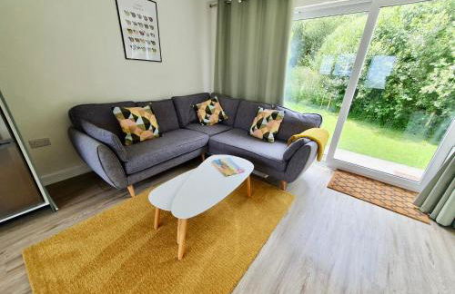 2 BR Beach Woods chalet with parking, 5 mins to beach - Foto 34