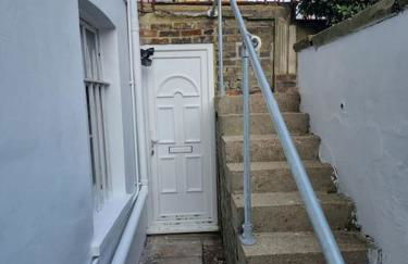 Entire Ground Floor Flat, Free Off-Street Parking and Large Garden - Foto 10