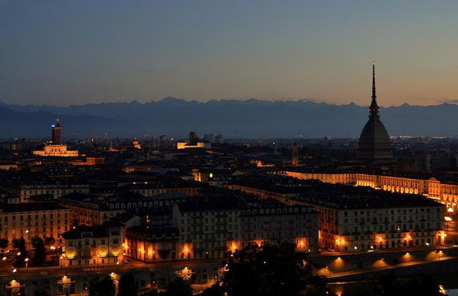 Tour nocturno guiado a pie por Turín de 2 horas en grupo reducido - Foto 3