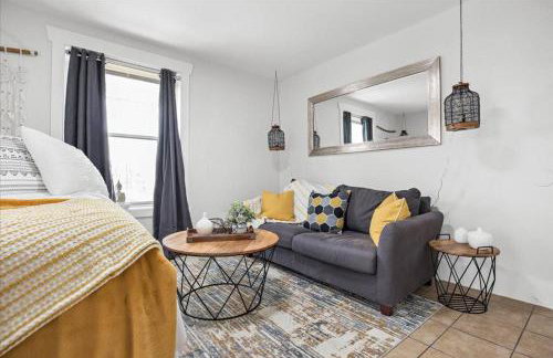 Unit 5: Sun drenched studio with tranquil vibes - Photo 4