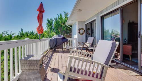 St Helena Island Retreat with Deck Walk to Beach - Foto 2