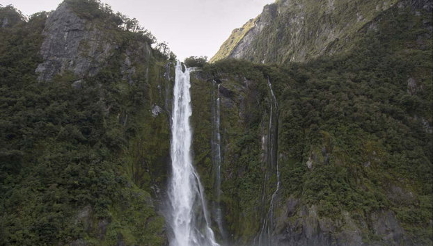 Excursión al fiordo Milford Sound - Foto 4, Una impresionante cascada