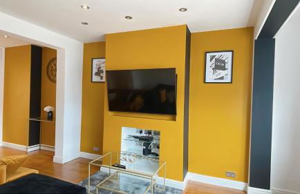 5 Bed Haven - Off Street Parking - Pool Table - Photo 7