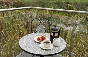 Comfortable 4BR stay in Bourne, Free Parking, Sleeps 7, Families & Contractors Welcome - Foto 7