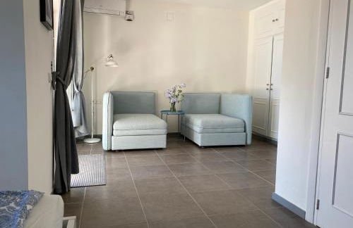 Villa with a big garden and heated pool - Photo 30