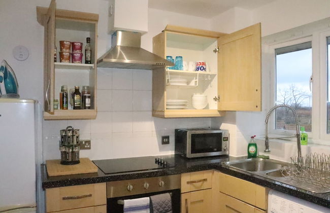 Skyline Haven Modern 2BR w/ Free Parking & 4kTV - Photo 45