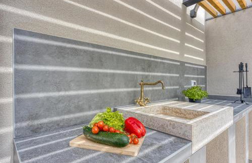 Villa Lana with Private Pool - Photo 23