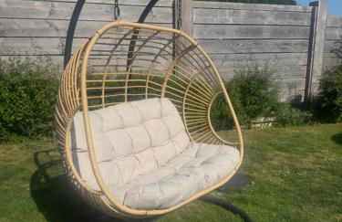 Modern 5 Bedroom Luxury Home with Sea Views and Hot Tub - Photo 11