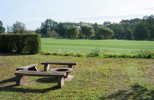 Marshlands House, Sleeps 16 - Country barn with hot tub - Foto 17