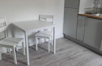 Lovely Cosy Studio with Garden and Parking - Photo 7