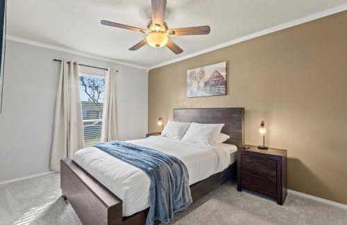 Red Door Hideaway 3BD Hot Tub Foosball - Foto 5