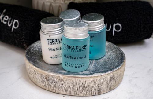 Secluded Mtn Top Family Haven w/Views Spa & Arcade - Photo 30