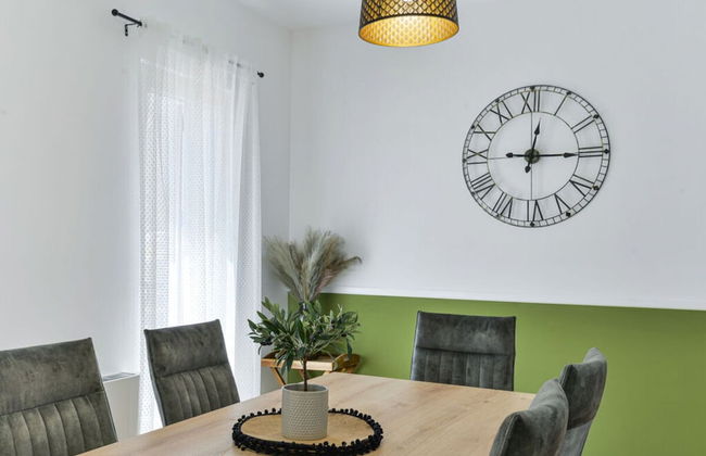 With Pool, Jacuzzi and Sauna - Photo 20