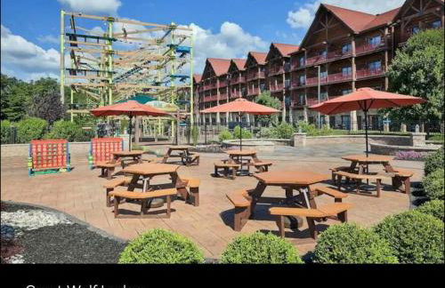 Gorgeous Cozy 5 Bedroom House with Hottub,Lake,Pool - Foto 57