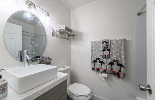 Spacious Disneyland 5 Bedroom 4 Bath House with Game Room - Photo 11