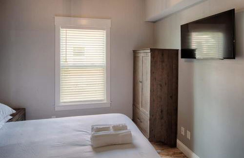 Updated Cottage in Heart of Town Park & Walk - Foto 15