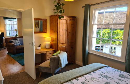 West Street Views #2 - Central apartment with home office - Photo 11