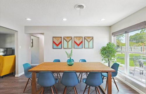 Peaceful and Relaxing Getaway w Beautiful Pool - Photo 4