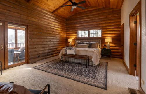 Luxury Log Cabin w Beach & Dock Sleeps 12 - Photo 17